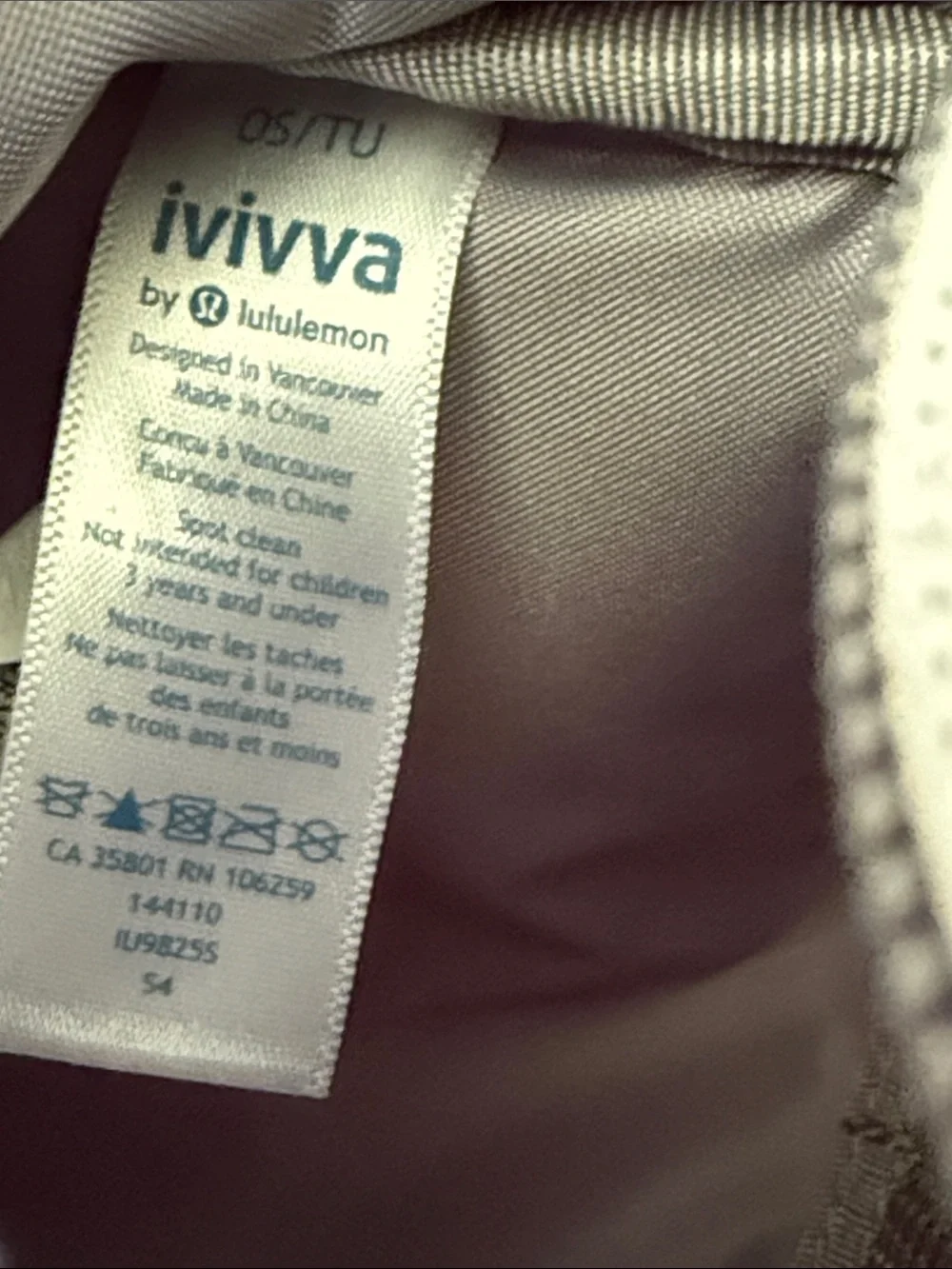 Ivivva sz Small Light Gray Backpack Casual Daypack athletic good pre owned cond